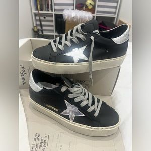 NEW Golden Goose Sneakers - Size Eur 38 - Black and Silver.